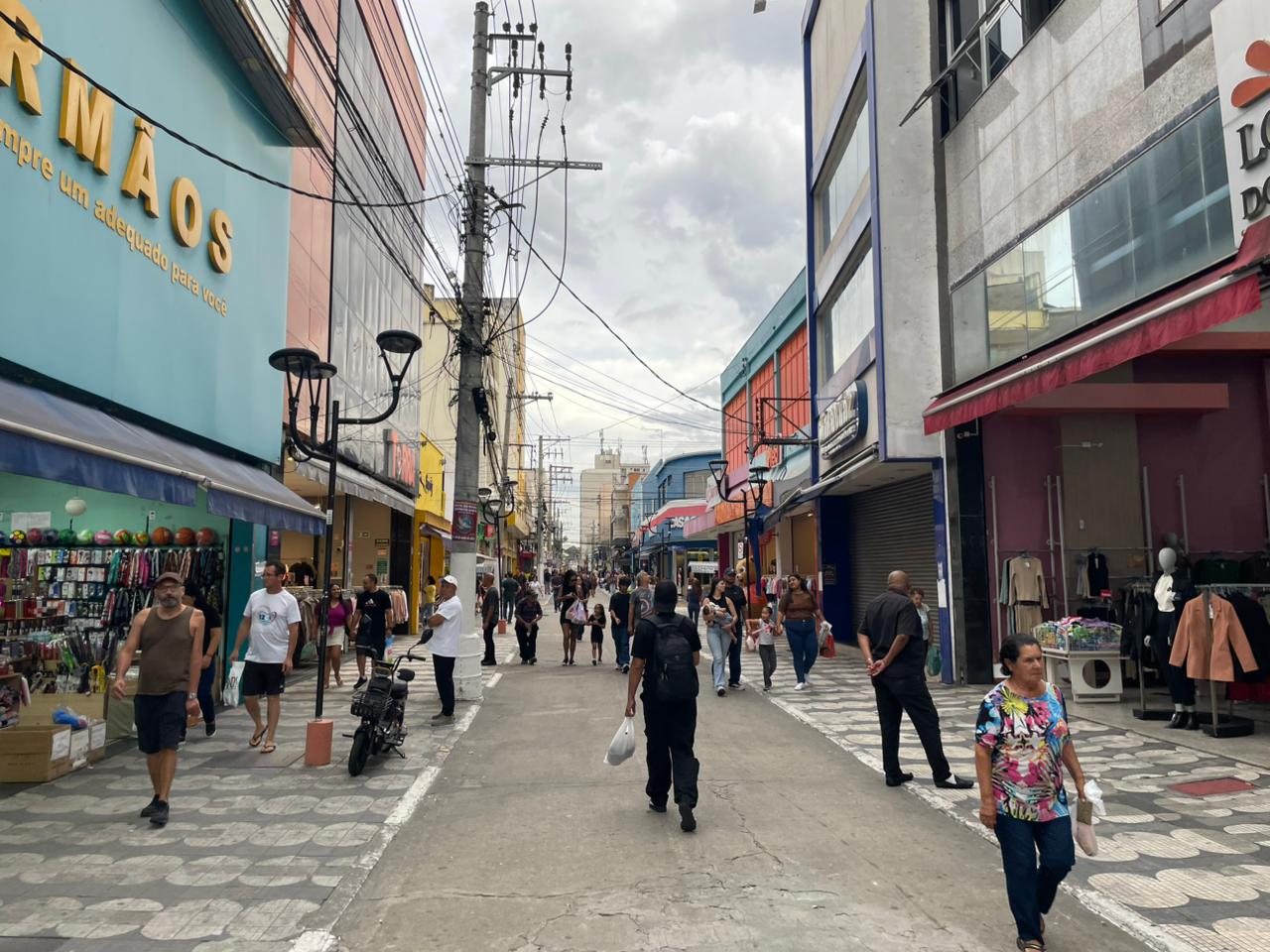 Comércio de Mogi aposta em horário estendido neste fim de semana; expectativa de vendas é de 8%