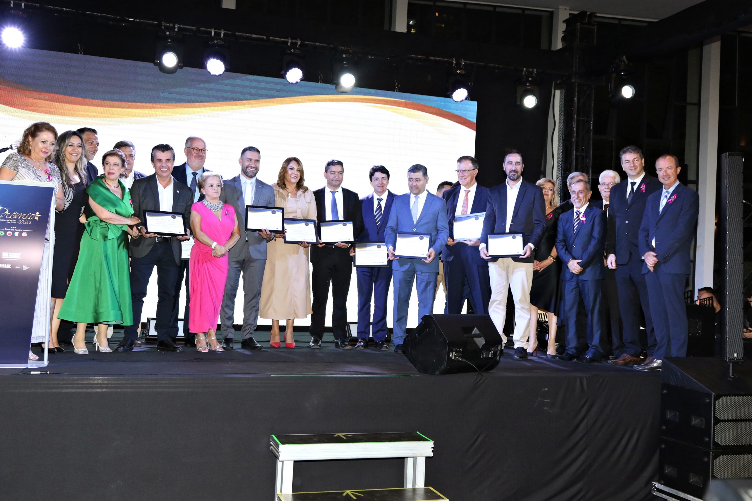 Empresários homenageados durante a cerimônia de 2023